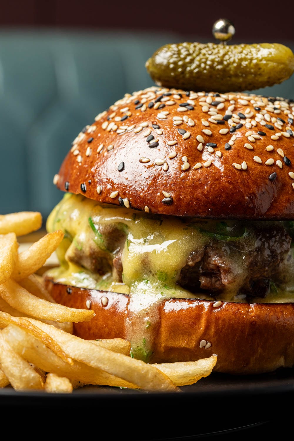 Lucie burger with sesame bun and fries